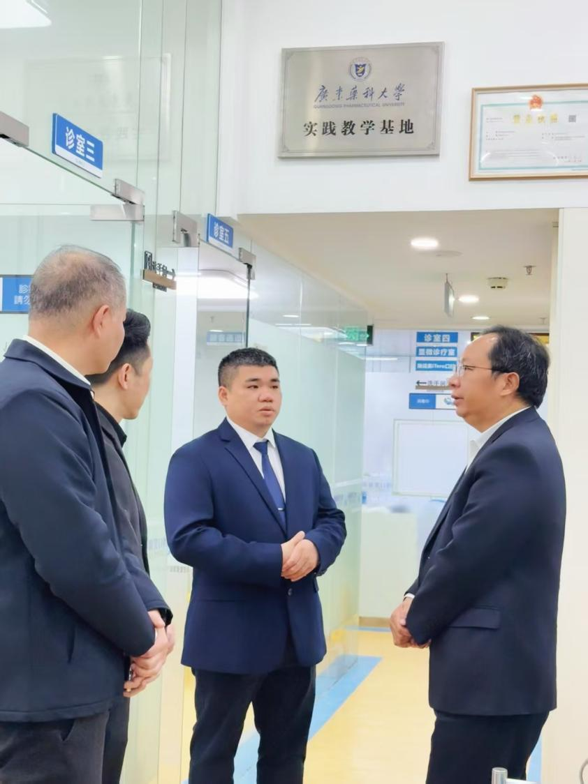 校長到訪維港口腔